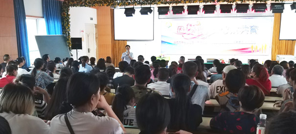 成都市新桥小学校家庭教育父母课堂