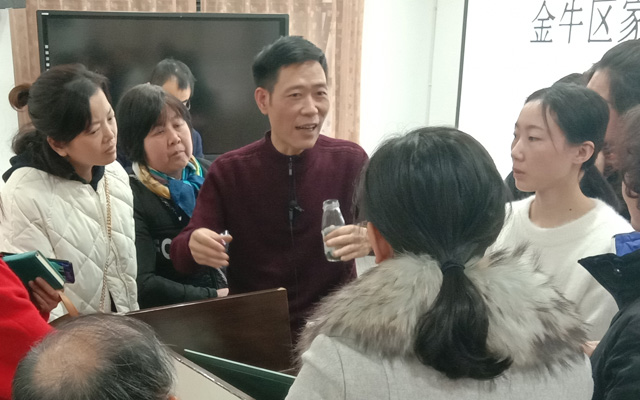 成都家庭教育专家为父母排忧解难:育儿亲子问题