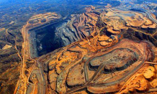 我国最大的露天煤矿,储量17亿吨,开发与绿化同步进行|露天|煤矿|哈尔|储量|绿化_新浪新闻