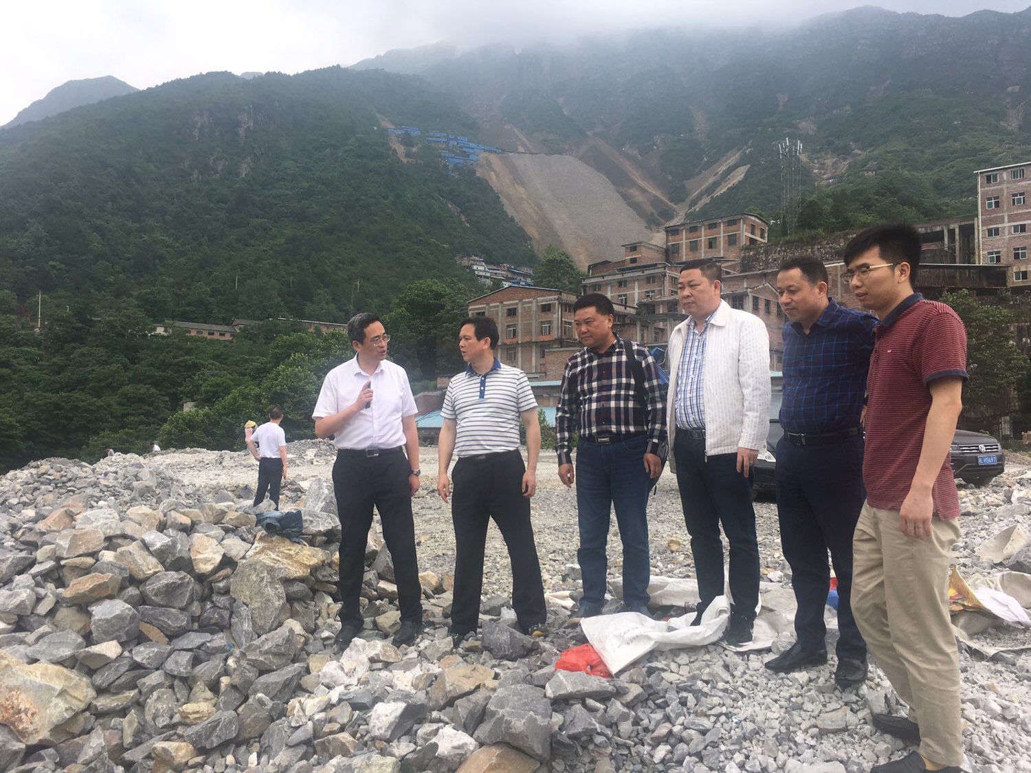 与湖南交通水利建设集团一起考察瑶岗仙废石情况