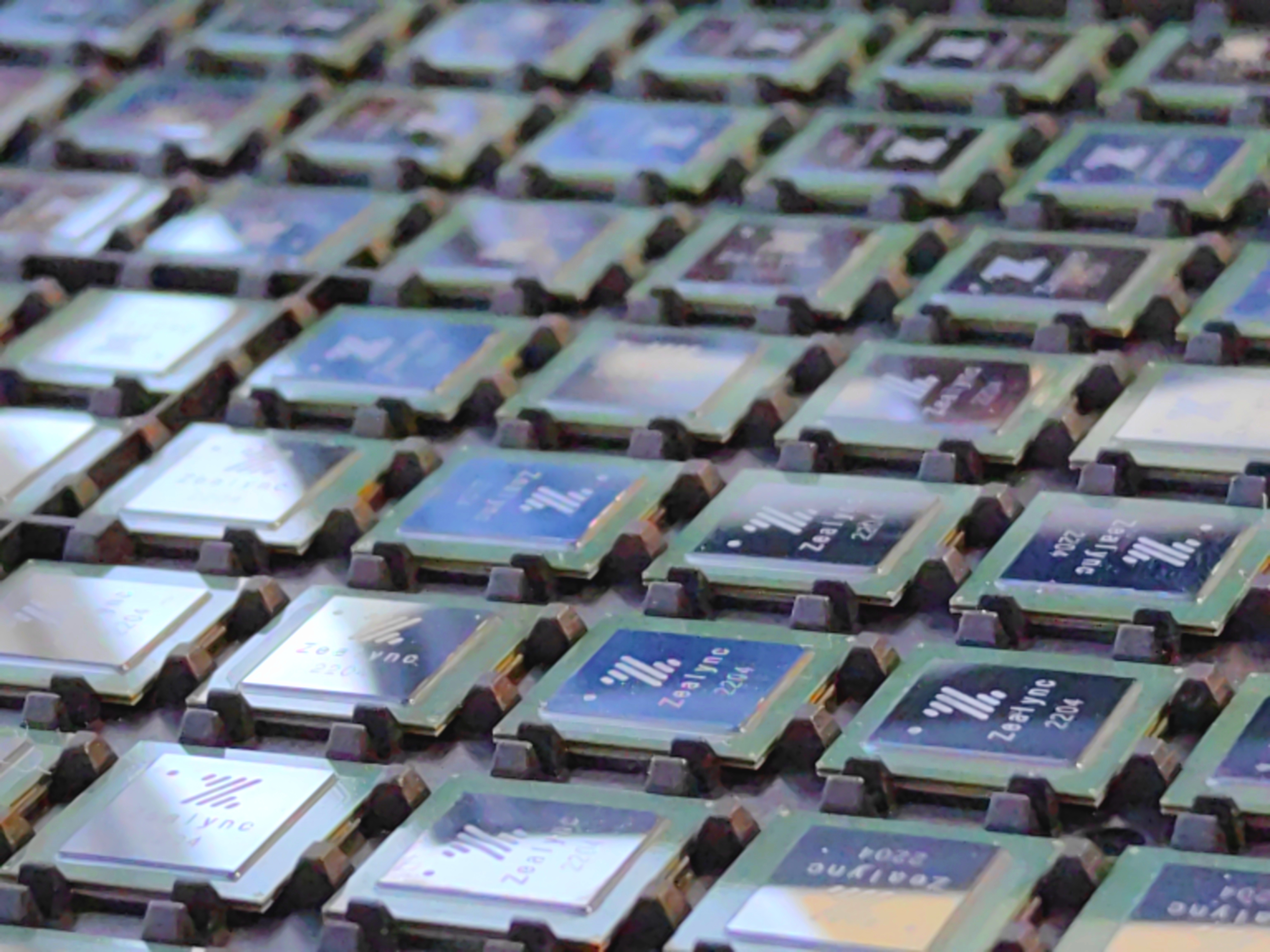 blurred-background-capacitors-chips-1432678