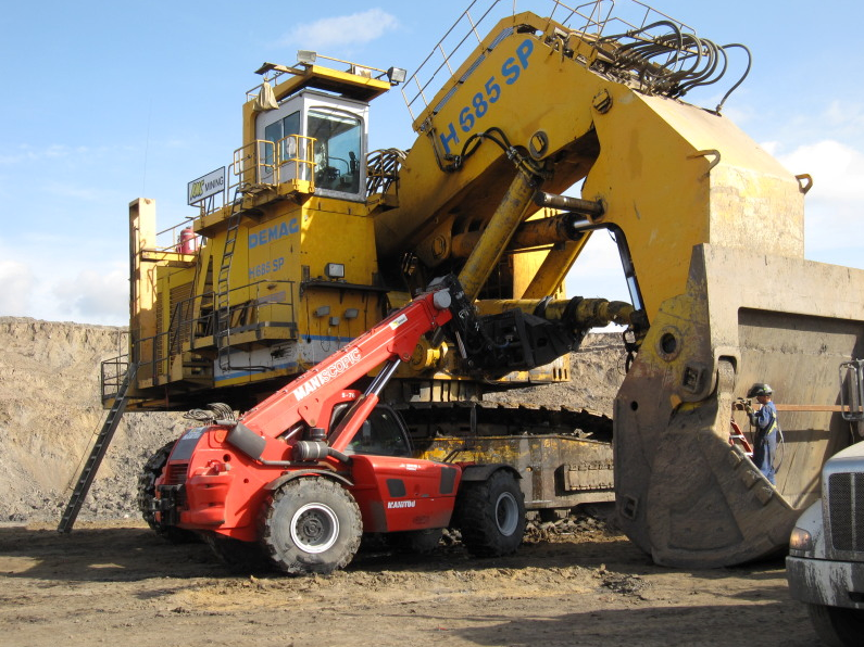 伸缩臂越野叉车02