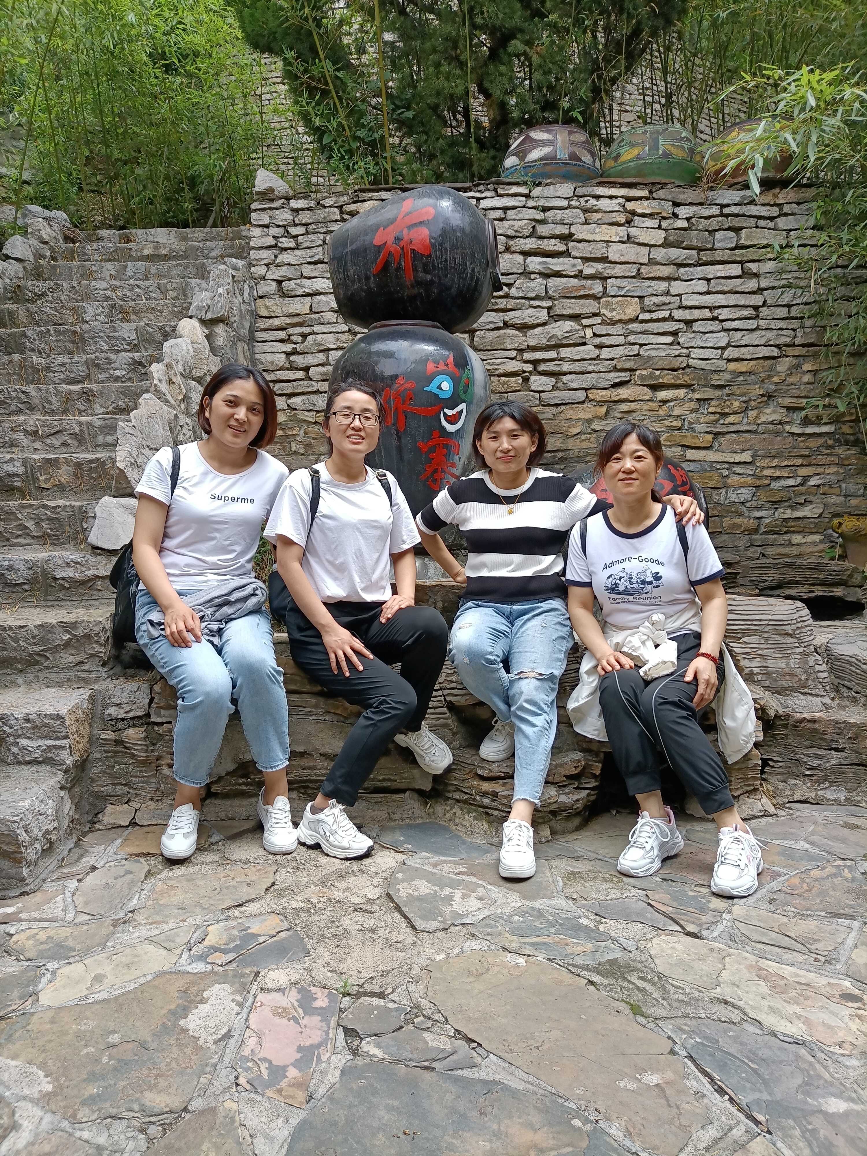 山东猪八戒畜牧机械组织全体员工去旅游活动。