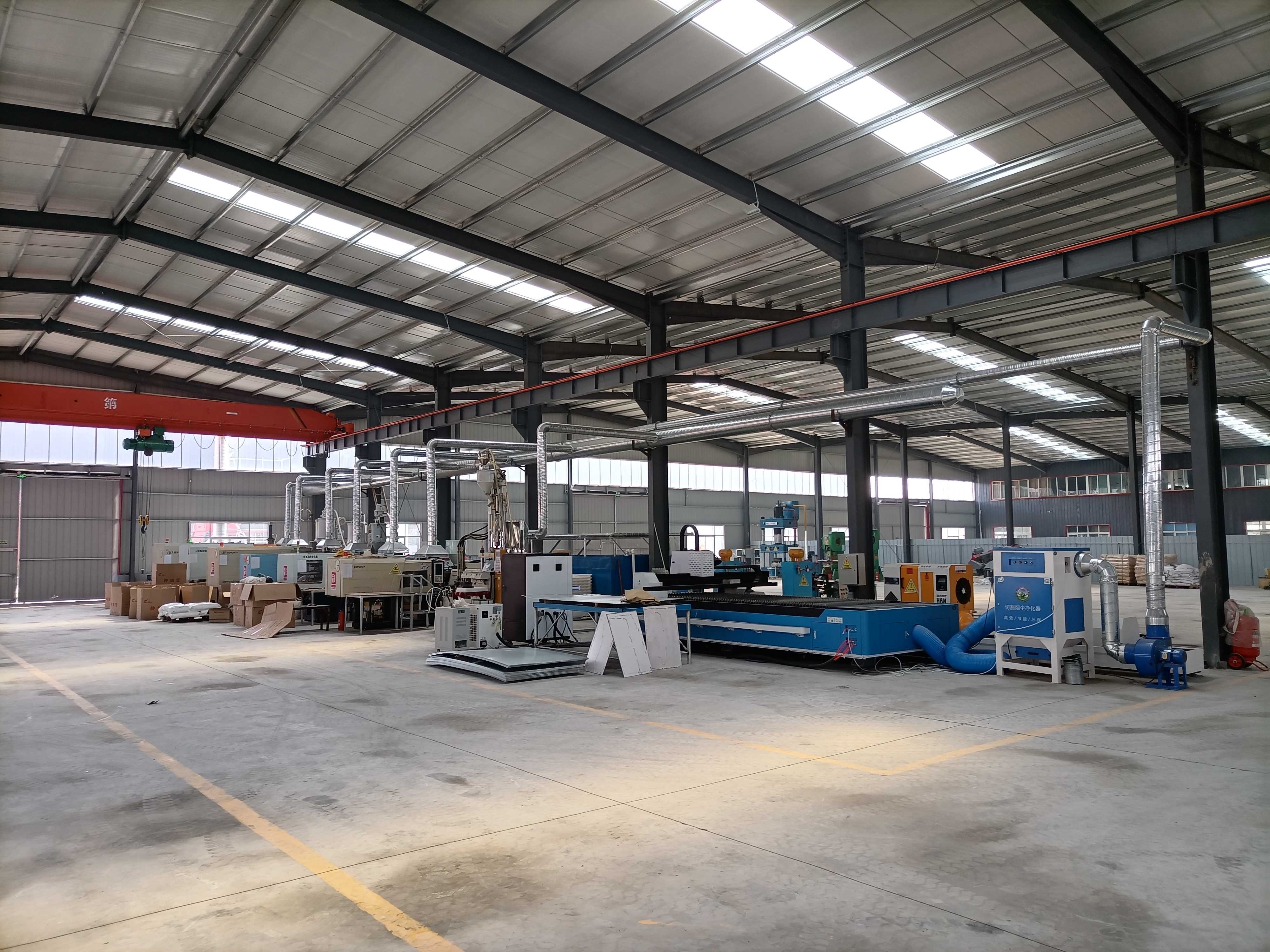 山东猪八戒畜牧机械自动化料线生产车间。
