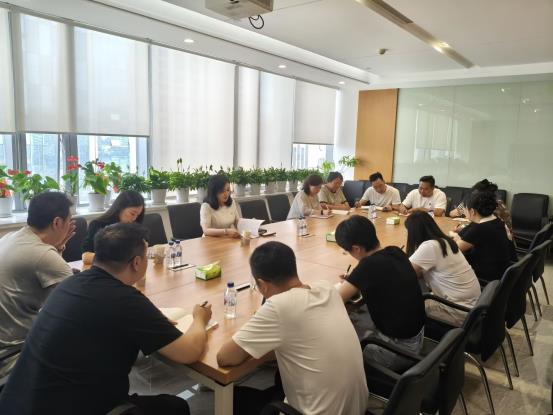 引导党员同志要以习近平新时代中国特色社会主义思想为指导，深入贯彻落实中央八项规定精神，持之以恒正风肃纪，不断加强作风建设