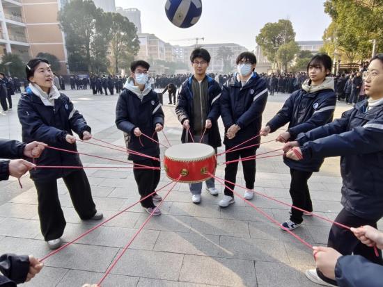 我校高三年级举行庆元旦、迎新年系列活动