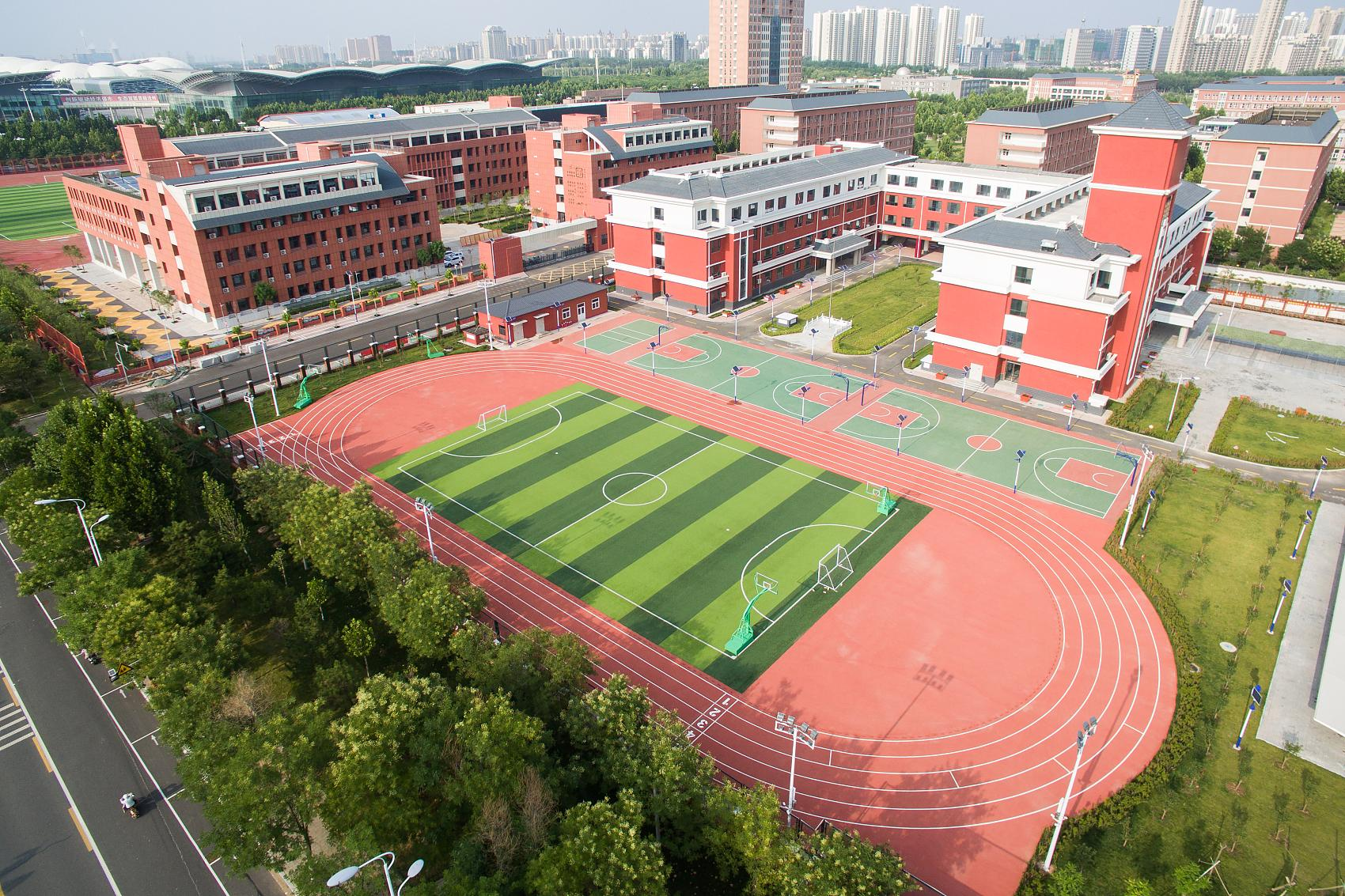 办出学校精气神