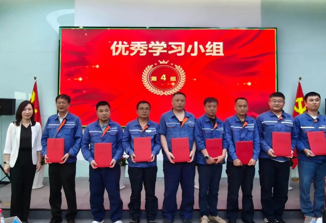 附件 颁奖.jpg 附件 颁奖.jpg