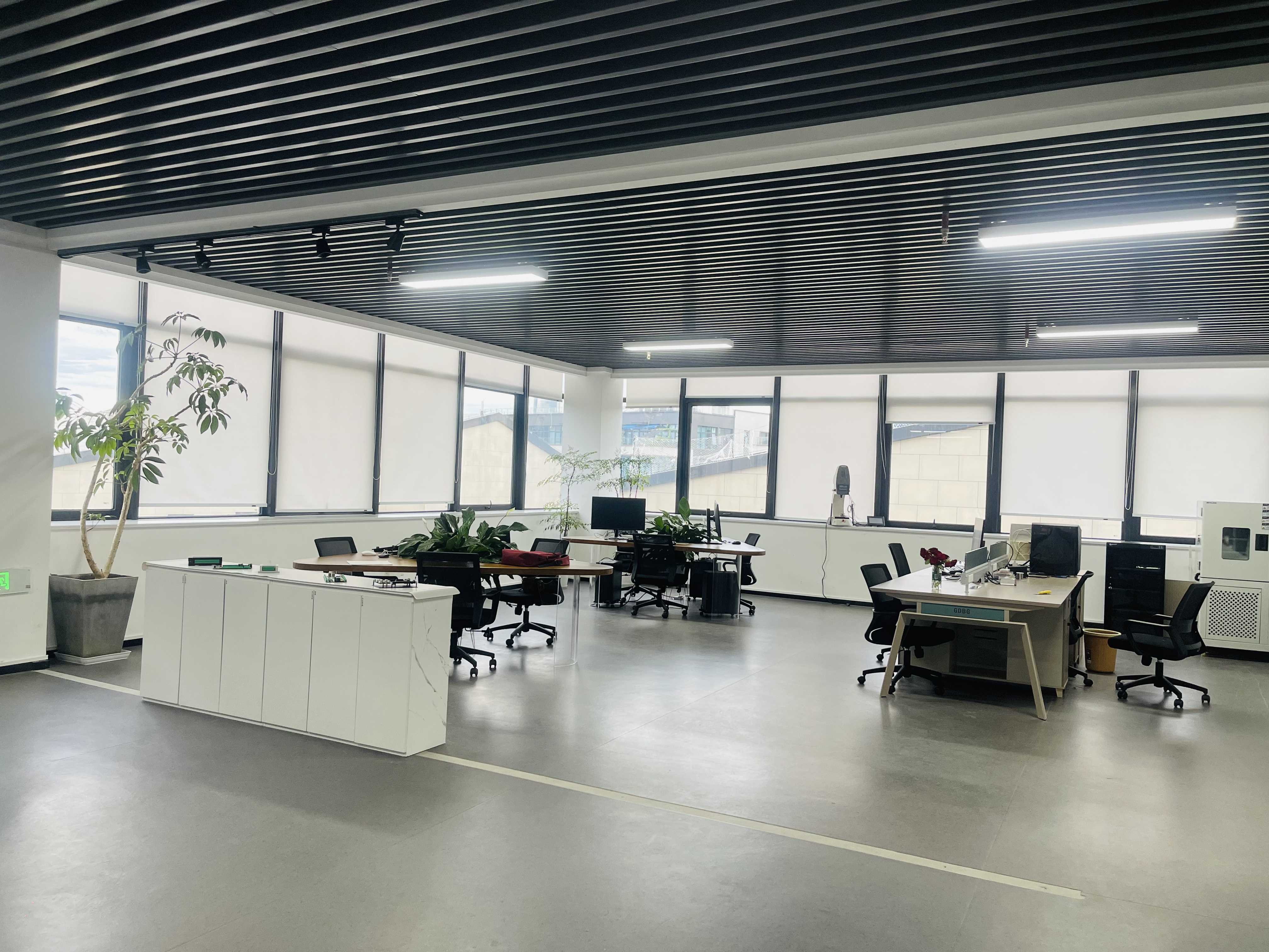 图2 简思科技(长沙)智慧控制器研究中心办公全景