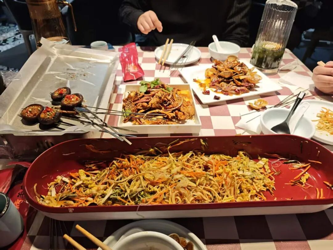 舍友聚餐.jpg