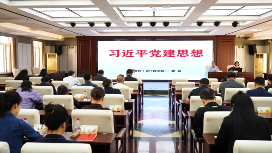 胡振华 摄