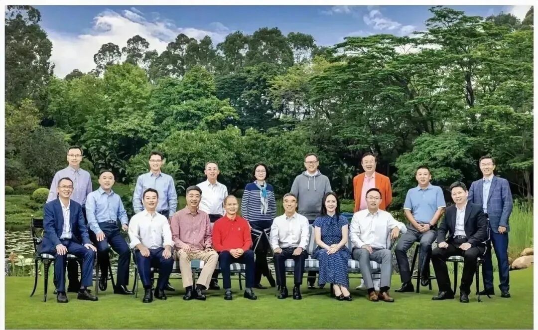华为新一届董事会成员合照一览,增加六位董事……|华为|孟晚舟_新浪新闻
