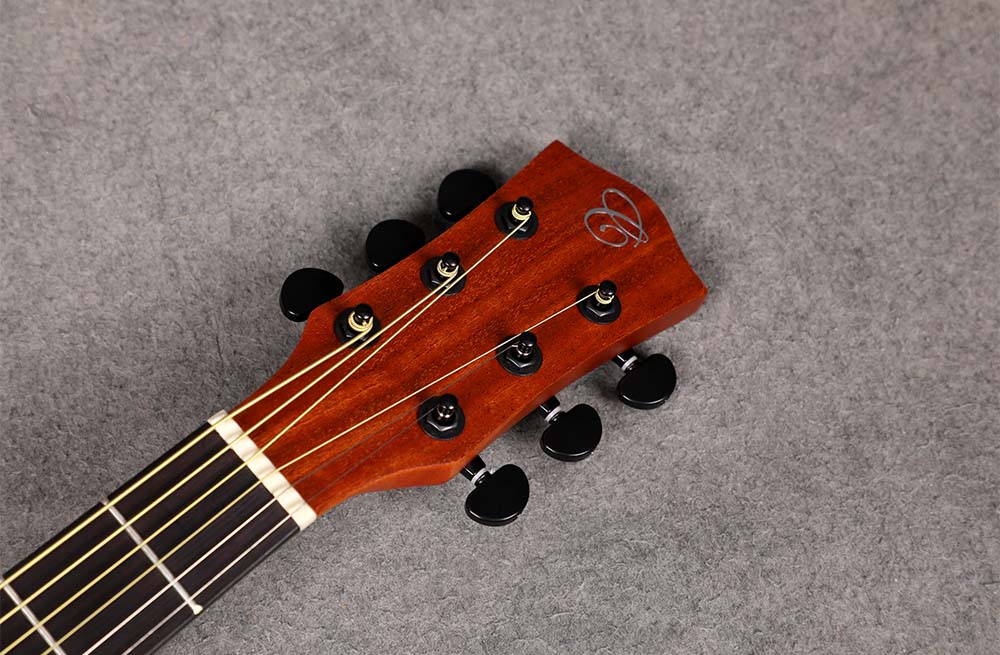 Close-up of the SQOE F4030 Natural headstock and tuning machines