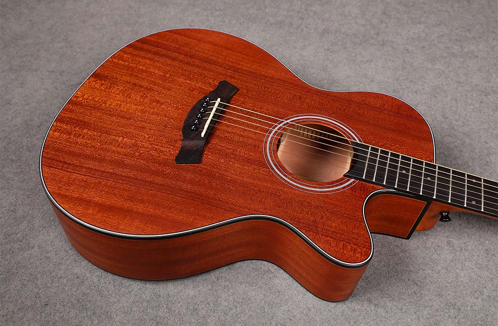 SQOE F4030 Natural acoustic guitar body and soundhole close-up showing Sapele wood grain