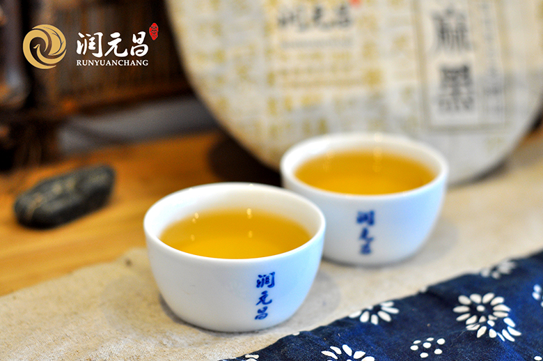 润元昌2015年麻黑纯料青饼-DSC_5604