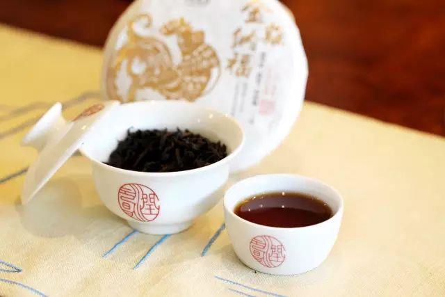 润元昌2017年金鸡纳福熟饼普洱熟茶