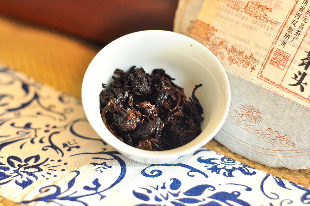 润元昌2015年勐海老茶头熟饼普洱熟茶_05