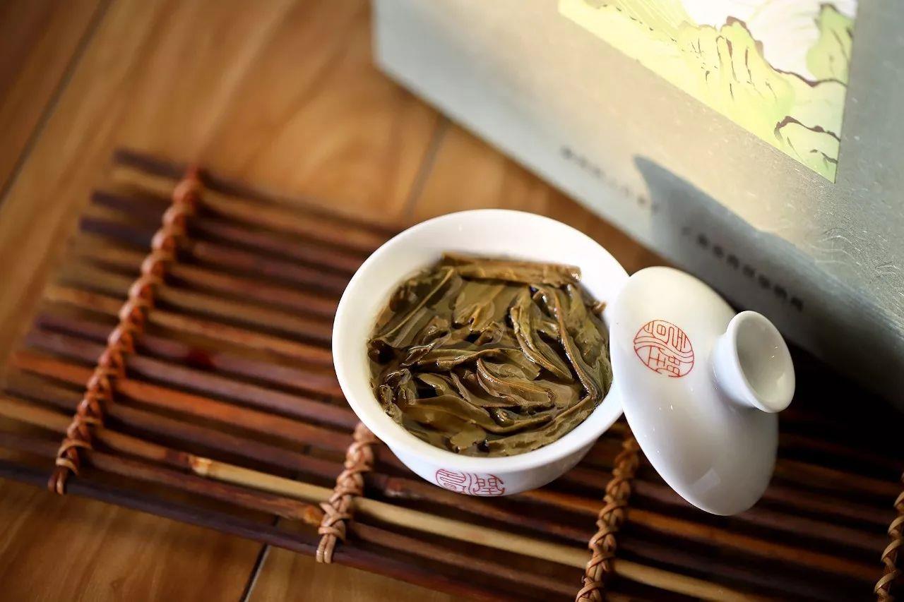 润元昌2015年一杯春手工沱茶普洱生茶