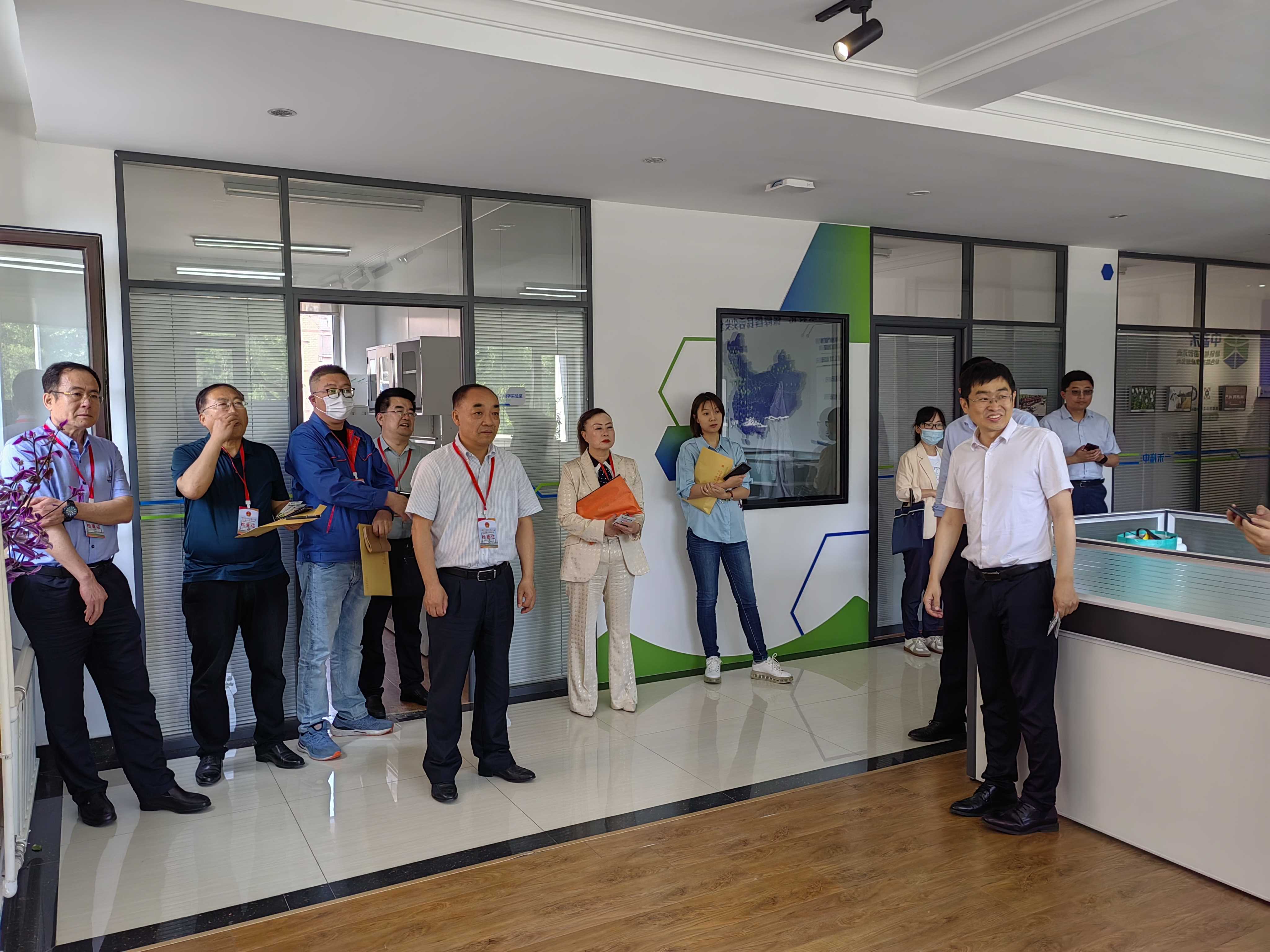 “大连市甘井子区人大代表团”到中科禾一调研考察！