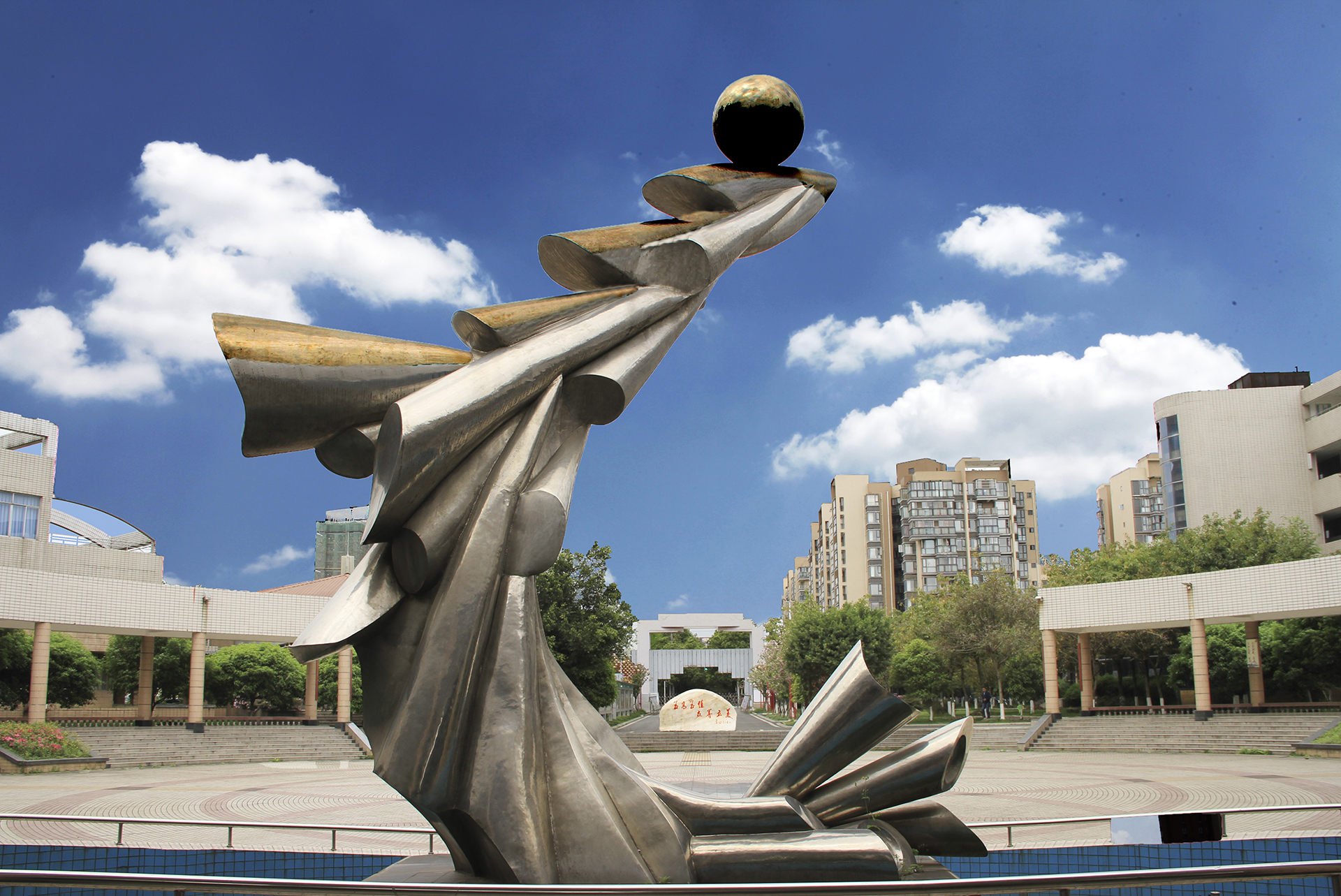 雕塑“翔”