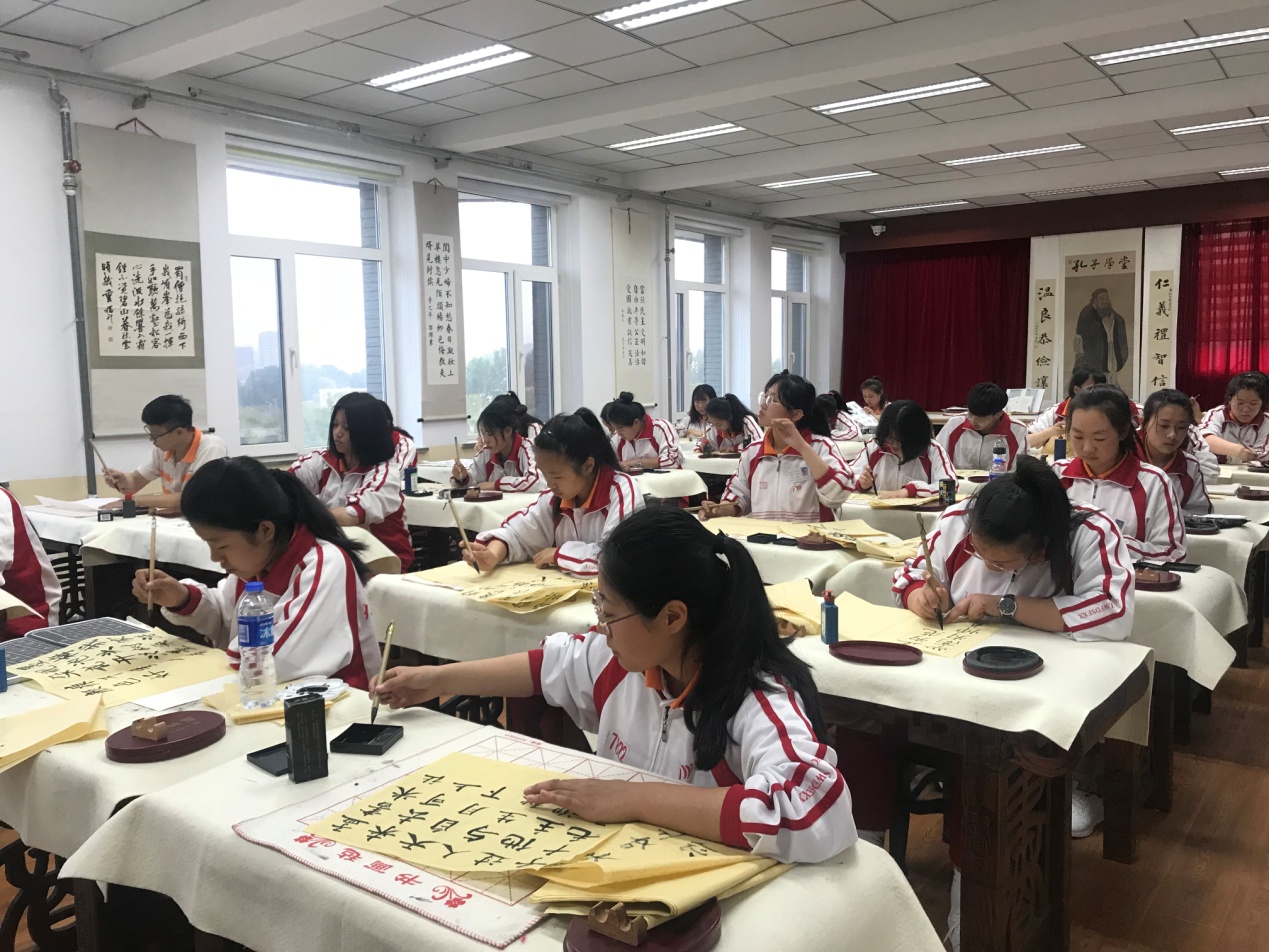 “软硬兼施”校园汉字书写大赛