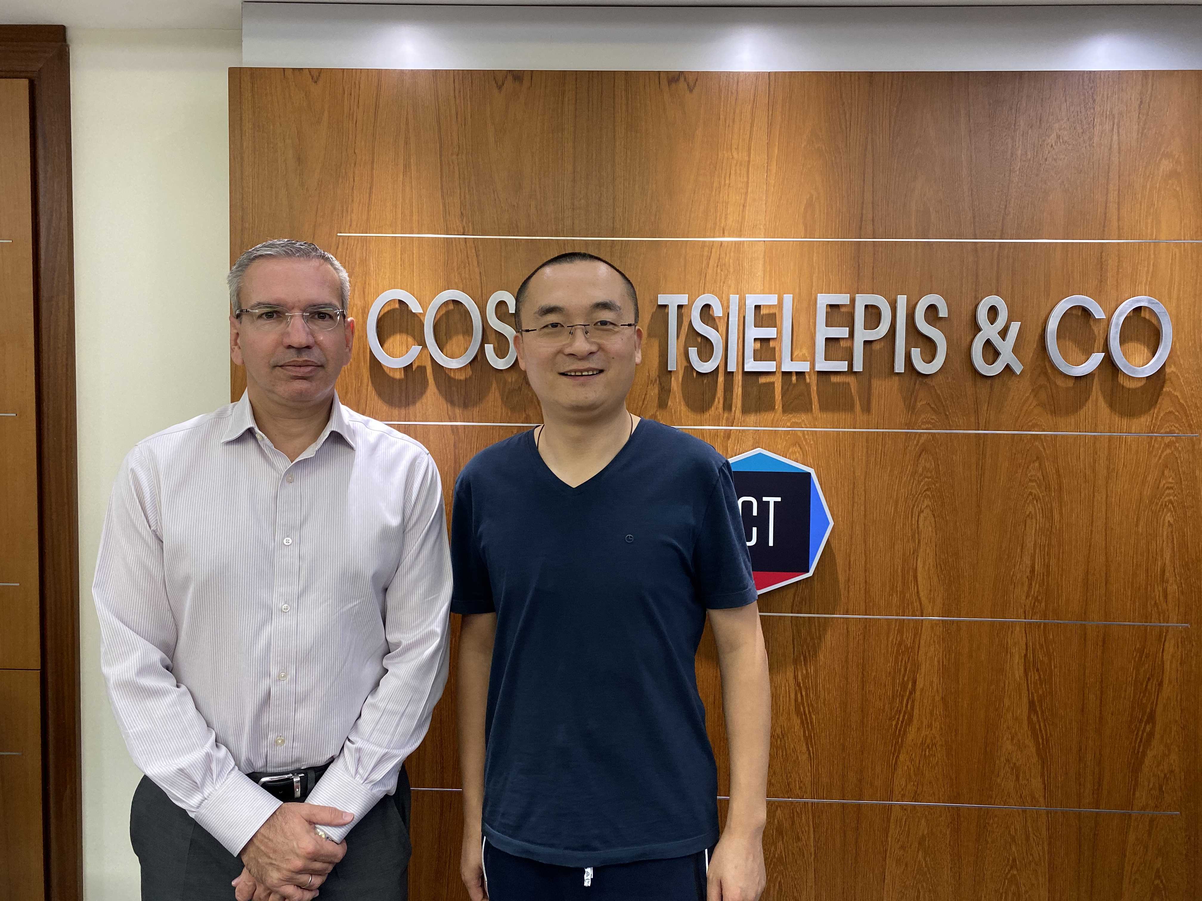 金准资本杜先生和柴勒比斯集团执行董事合影