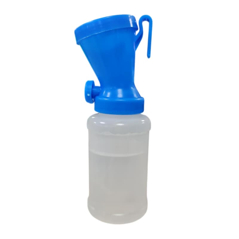 Bluetopfoamingcowteatdipcuponwhitebackground