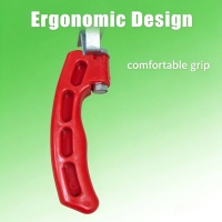 Ergonomicredplastichandleforlivestockhorsecattlegroomingcomb