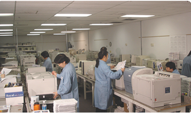 拥有一支高素质的科研团队，由20年以上经验的资深专家和技术骨干；其中博士或高级职称人员总数达5人，形成了涵盖博士、 硕士、本科等多层次学历结构和高级职称、中级职称、  初级职称等多元化技术职称的研发梯队。