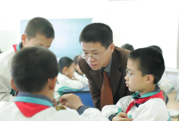 浙江省小学科学特级教师—姚伟国