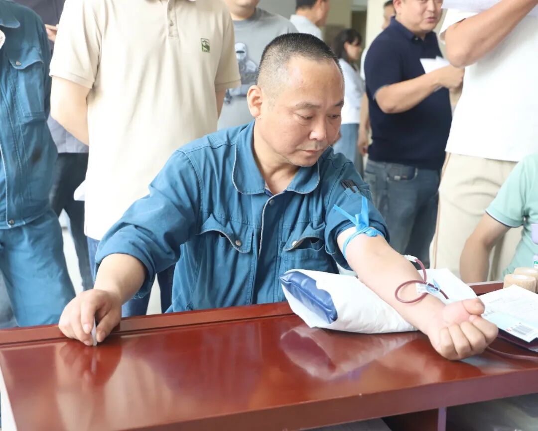 守护健康使命 传递热血温情丨国瑞药业工会组织员工参与献血活动
