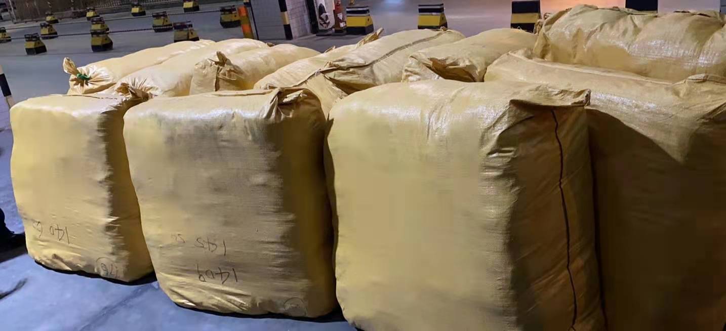 服装空运时效性要求很高，当天空运，当天必须到达，所以舱位要得到绝对保障