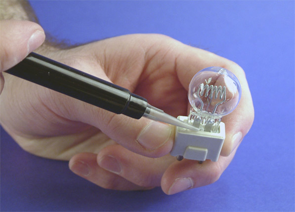 在LED照明产品中，胶粘剂主要起到：粘接、密封、导热、阻燃防护等功效。而胶粘剂的优劣直接决定照明产品的安全稳定、雾化透光、老化耐用等性能。多力仕胶水质量稳定、无油离分解挥发物、高导热、高阻燃，可大量应用于各类大中小型功率瓦数（3w~2000w）防水电源、变压器、整流器等发热源产品，产能充足。