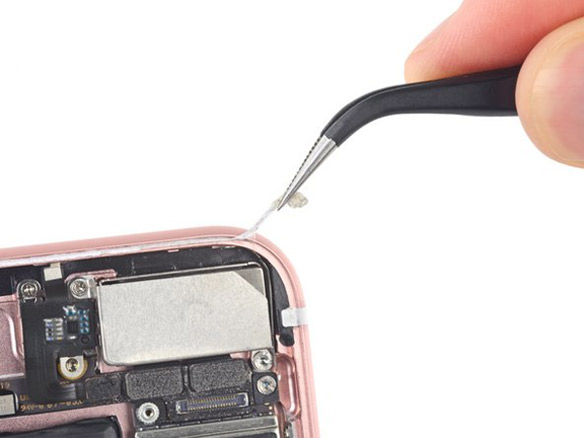 电子电器产品在当今人们的生活中已成为不可或缺的一部分，所以在生产中对电子电器产品的质量要求也更严格，电源灌封胶是以填充在元器件的周围，以达到加固和提高抗电强度的作用，并且能为高压电源提供优秀的密封效果，极大地提高电子产品在恶劣环境下工作的可靠性、防护性及抗震性能，防止湿气、凝露、盐雾对电路的腐蚀，有效的提高产品的使用寿命。