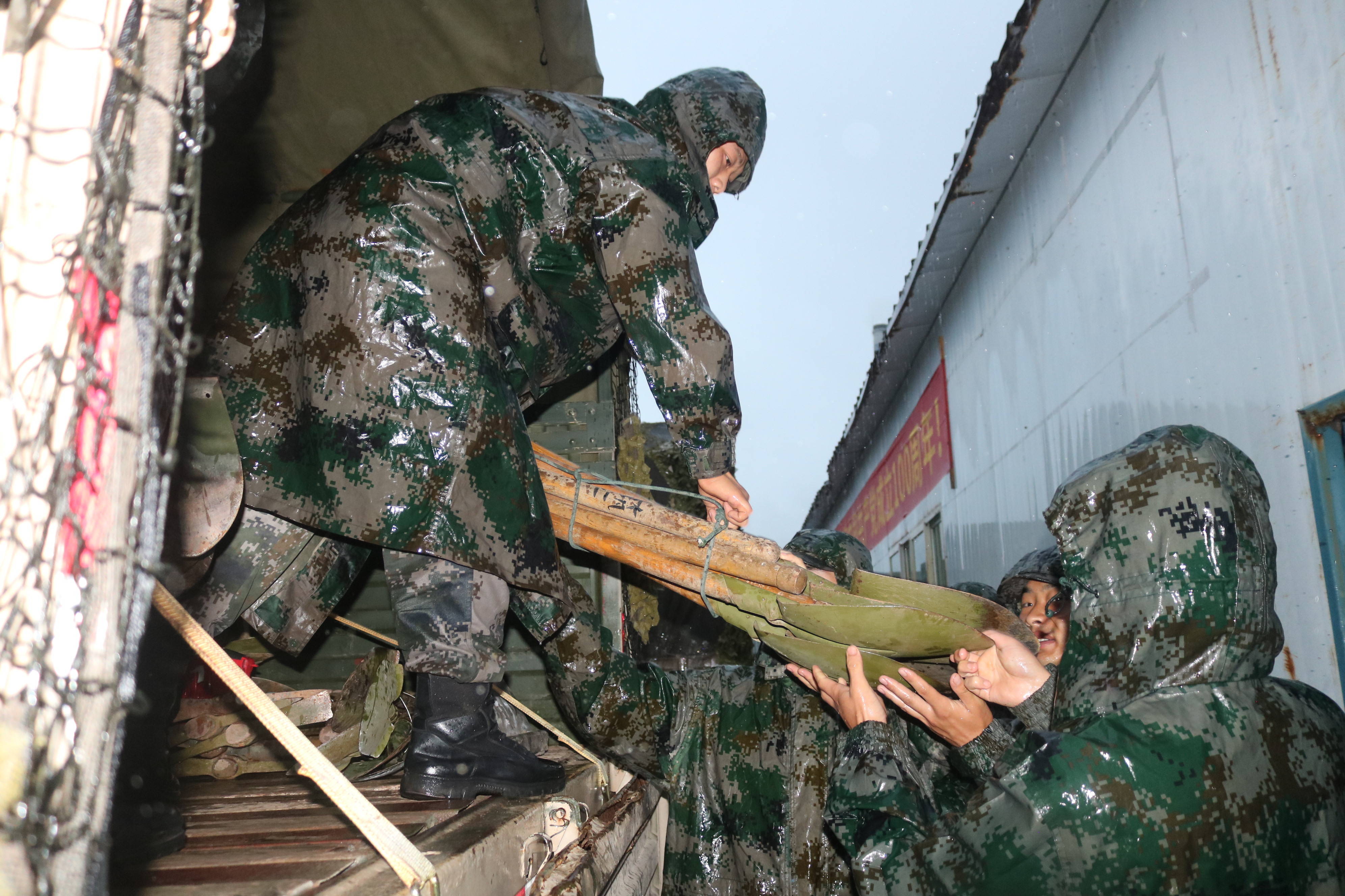 紧急支援泸县震灾