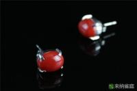 30铂金镶阿卡珊瑚耳钉