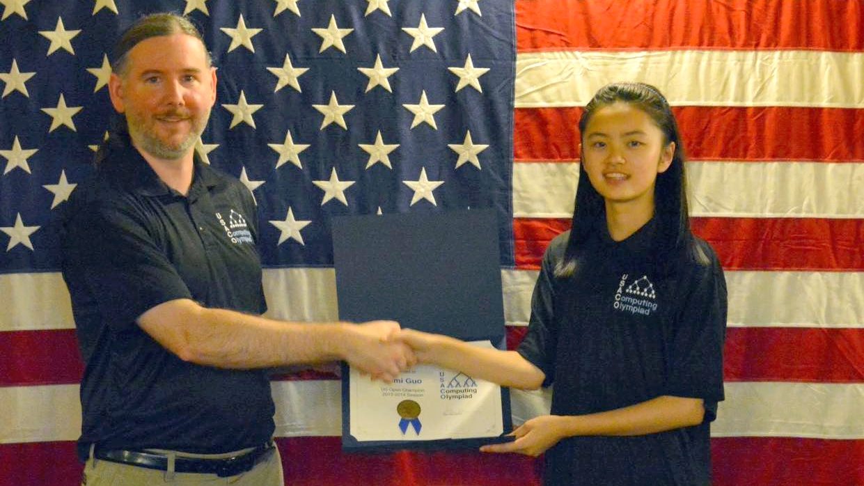 美国信奥国家队教练Demi老师（右）