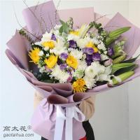 460-56朵-8黄菊、18白菊、10白百合、5紫玫瑰、15紫桔梗、尤加利叶等多种配花搭配