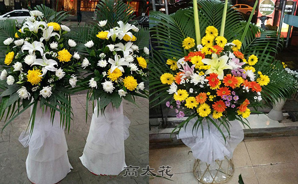 向纪念碑敬献花篮