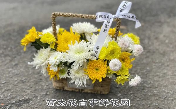 祭奠手提鲜花