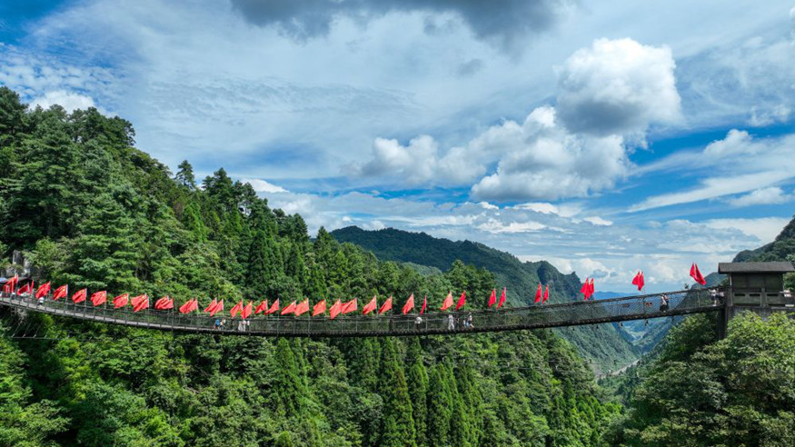 这条“红飘带”，舞出壮丽新风景