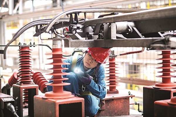 动车“体检”保障暑运