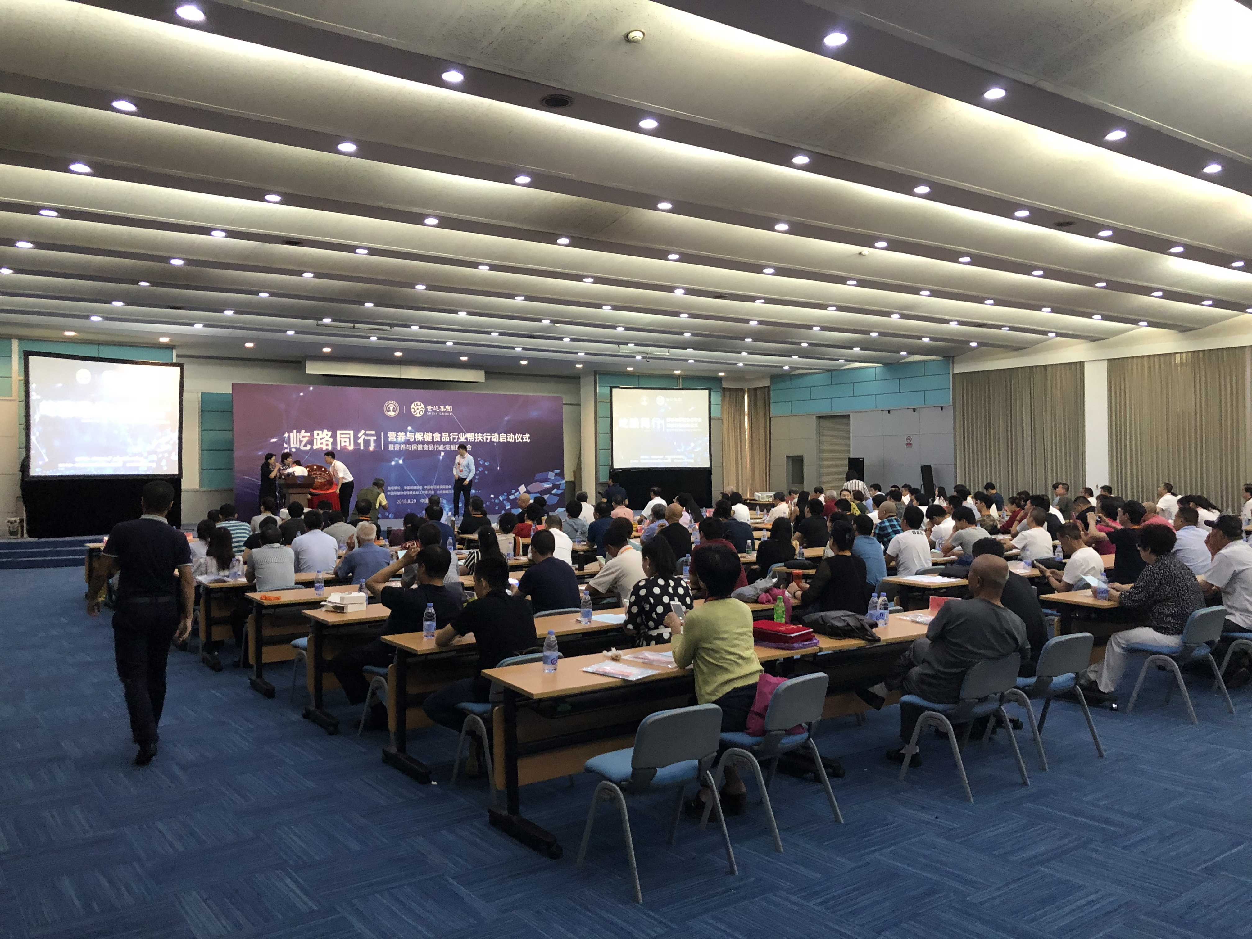 名师团队前往企业内部进行实地培训