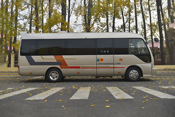 丰田考斯特豪华版