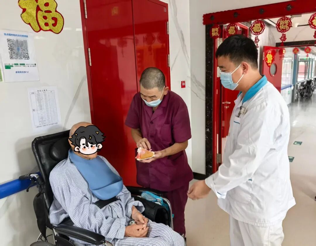 喜逢吉日增福寿，乐享天年颂太平