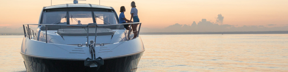 为动力艇提供高性能海事电子产品