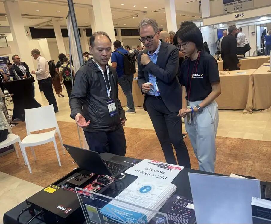 开芯院现场展示了RISC-V AME IP 的 FPGA 原型，并在该原型上演示 Qwen 3 0.6B 模型的运行