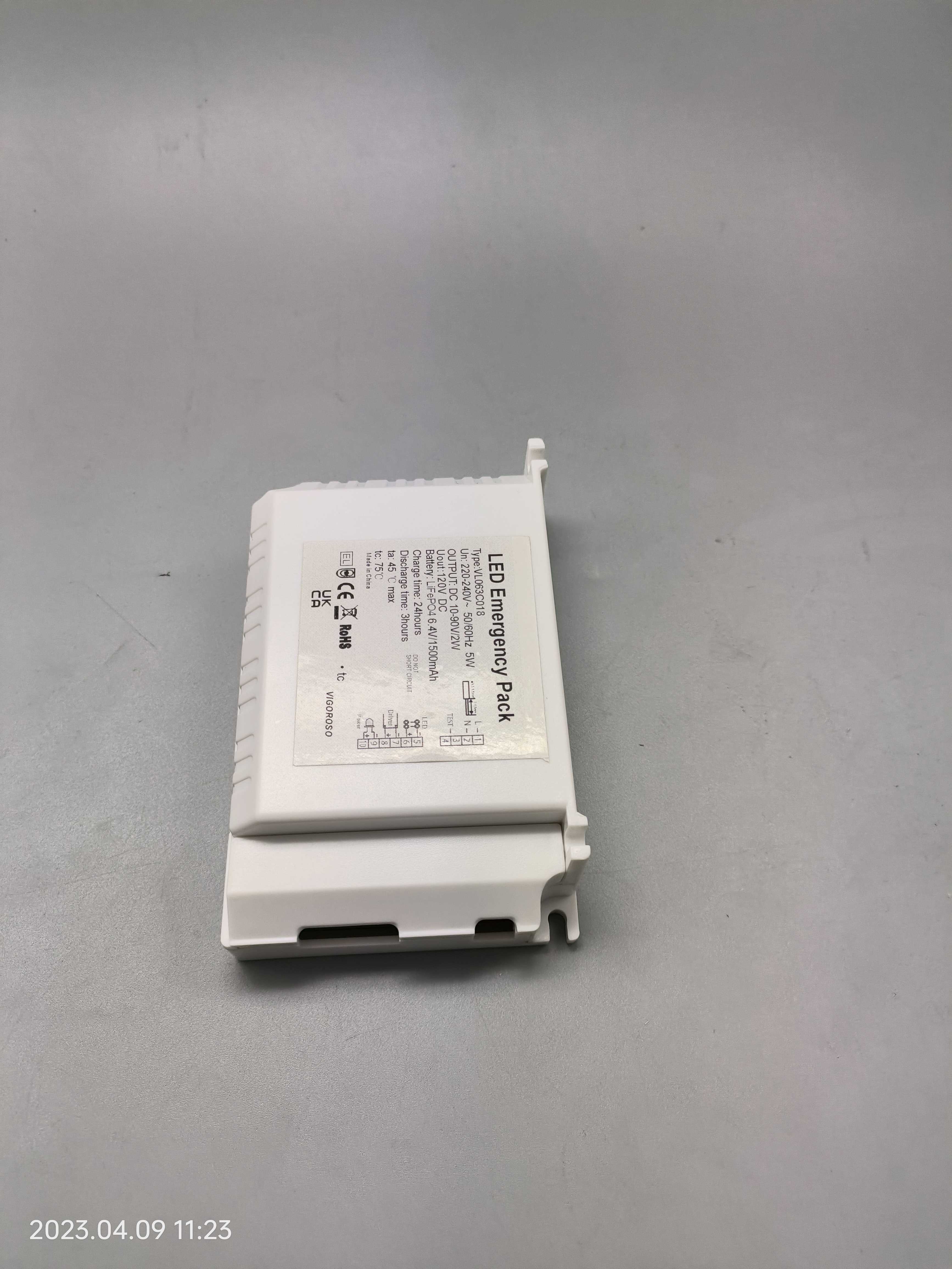 VL063C018,LEDemergencypackwithUKCA