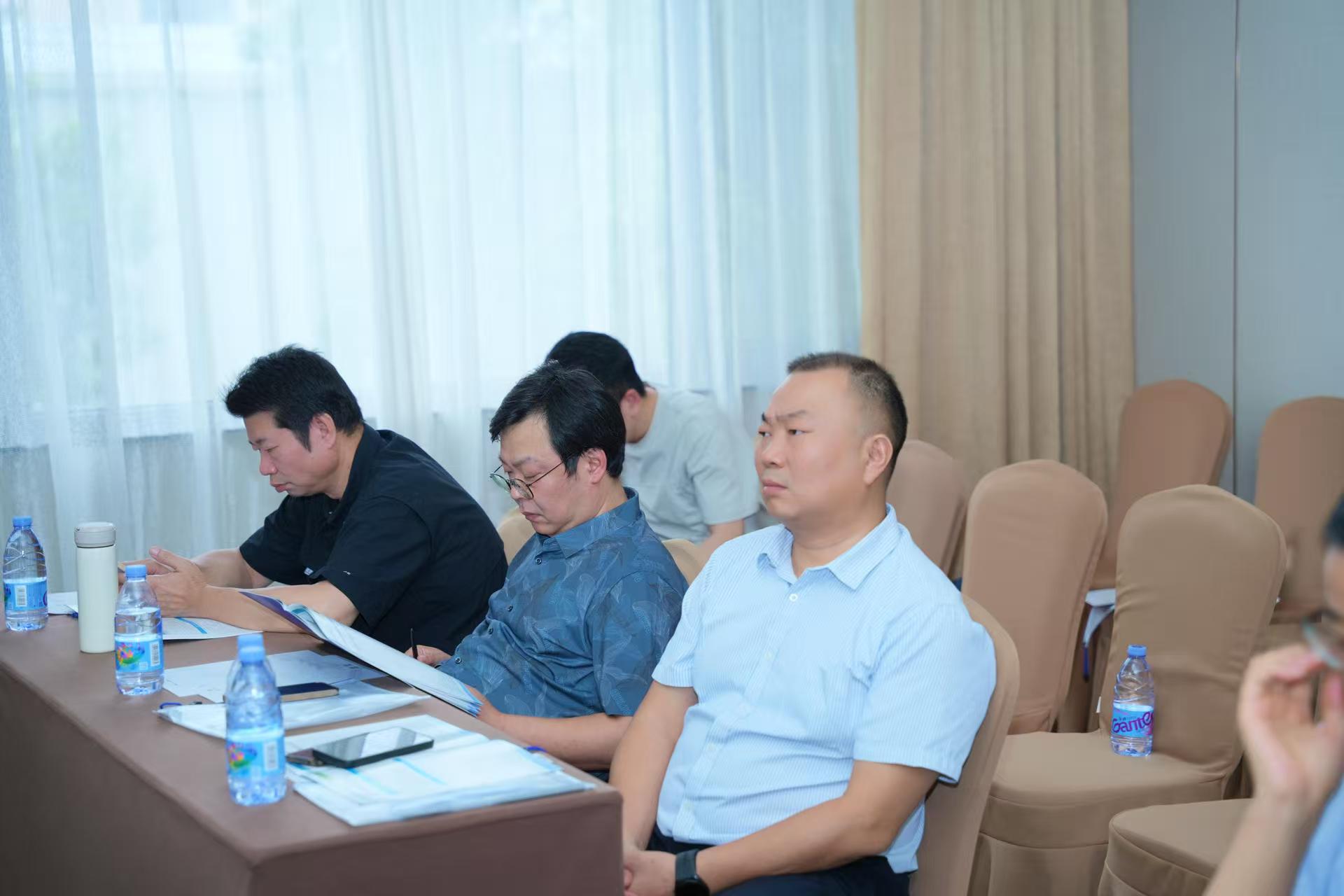 礼明讲堂咨询师团队在研讨会现场交流