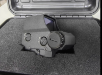 出口版全息瞄准镜